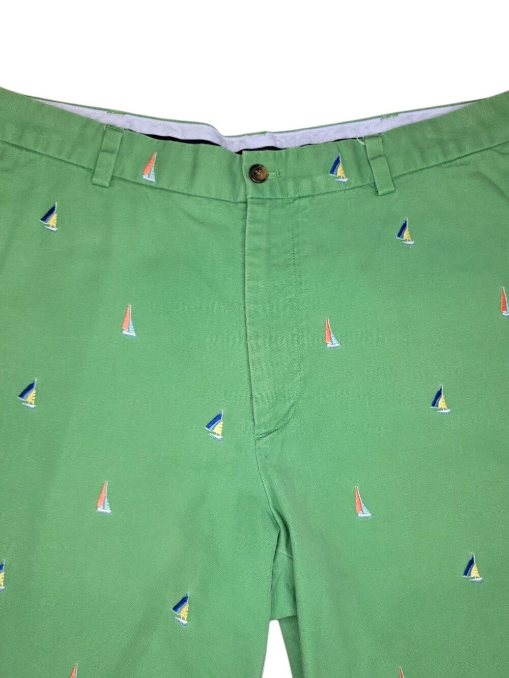 Brooks Brothers Chino Shorts Mens 35 Green Embroidered Sailboats Golf 9.5 Inseam - Picture 2 of 5